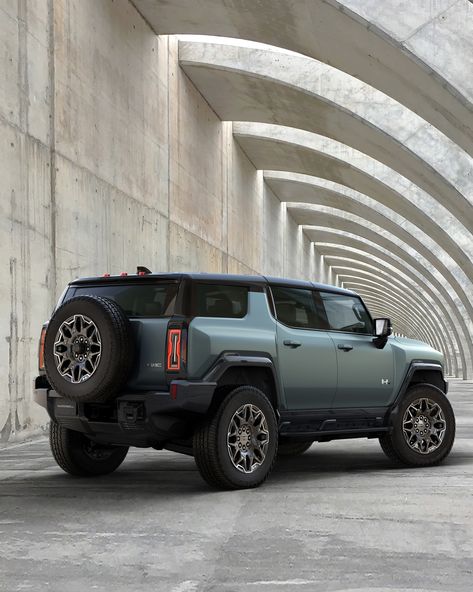 The GMC Hummer EV pickup gains an SUV sibling in the form of the 2024 GMC Hummer EV SUV. Cars Suv, Car Suv, Hummer Ev, 2024 Gmc Hummer Ev Suv, Ev Hummer, Hummer Car Wallpapers, New Hummer, Gmc Hummer Ev Suv, Hummer Car