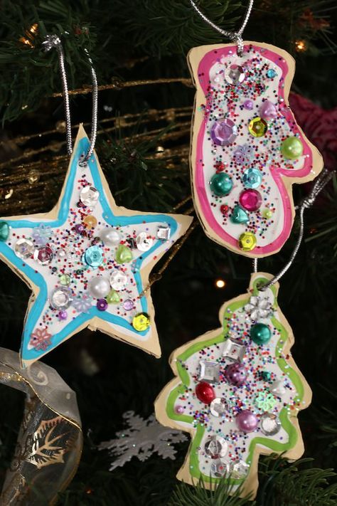 Repurpose some cardboard into sugar cookie ornaments that look good enough to eat! Fun and easy Christmas craft for kids of all ages. Christmas Family Feud, Cookie Ornaments, Salt Dough Christmas Ornaments, Snail Craft, Easy Christmas Craft, Happy Hooligans, Sequin Crafts, Simple Projects, Ornament Cookies