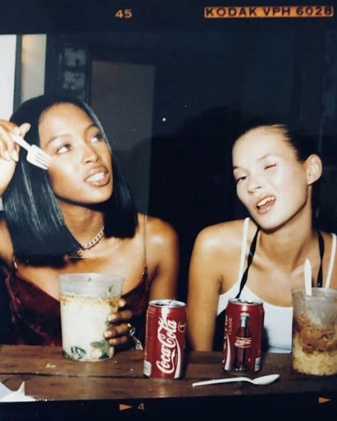 ✰ follow me for more aesthetic photos ✰ Naomi Campbell 90s, Supermodel Aesthetic, Alena Shishkova, The Maxx, 90s Model, 90s Supermodels, 90s Models, 90s Vibes, Model Aesthetic