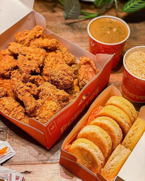 Blackened Chicken Sandwich, Popeyes Food, Popeyes Restaurant, Spicy Chicken Sandwich, Cajun Turkey, Chicken Restaurant, Popeyes Chicken, Spicy Chicken Sandwiches, Popcorn Shrimp