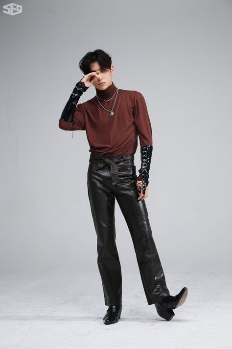 || #Taeyang || #SF9_ENOUGH || #SF9_MIRROR_SEXY || Men Kpop Outfit, Yoo Taeyang Sf9, Queer Clothes, Tae Yang, Taeyang Sf9, Yoo Taeyang, Male Singers, Envy Clothing, Male Models Poses