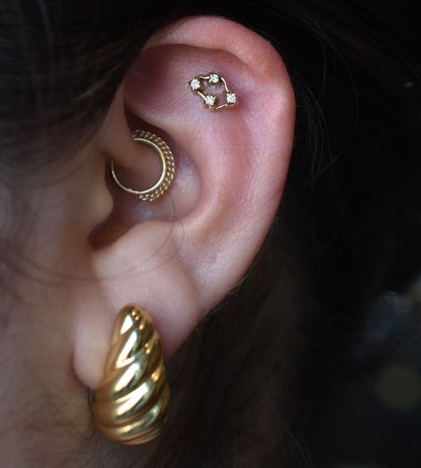 Flat piercing Friday! This fresh flat was performed by @lizthepiercer styled with a diamond cluster threaded end from Sacred Symbols. Also, peep the Sui Generis Galene ring tucked perfectly into this client’s daith piercing 🔥🔥🔥 Flat Piercing, Daith Piercing, Sacred Symbols, Cartilage Earrings, Diamond Cluster, Helix, Tiara, Piercings, Jewelry Accessories