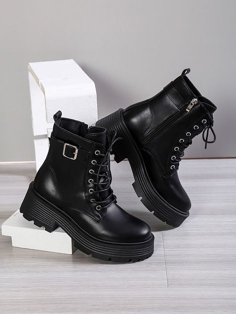 Negro punk Collar   Liso Botas de combate Embellished Black Boots For School, Trendy Boots For Teens, Aesthetic Black Boots, Black White Shoes, Kpop Boots, Shein Boots, Combat Boots Women, Black Boots Aesthetic, Botas Grunge