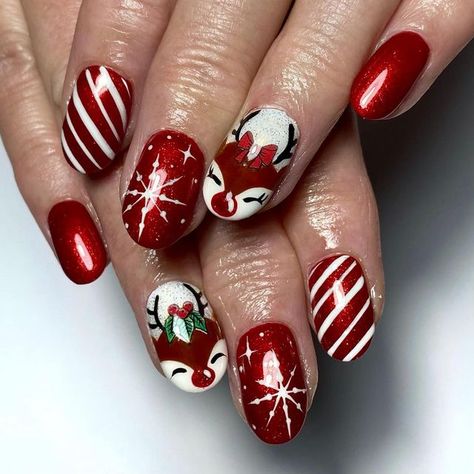 England Nails Designs, Deer Antler Nails, Christmas Tree Nails Designs, Reindeer Nail Designs, Reindeer Nails Designs, Winter Nail Designs Short, Christmas Nails Rudolph, Rudolf Nails, Christmas Reindeer Nails