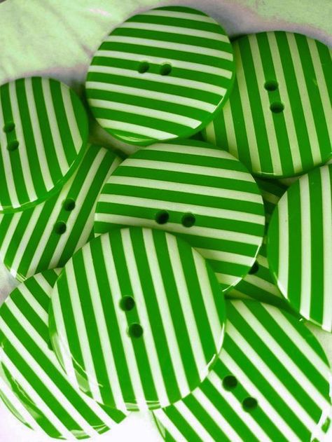 Green Inspiration, Lucky Colour, Green Theme, Simple Green, Smile More, Aesthetic Colors, Button Crafts, Green Day, World Of Color