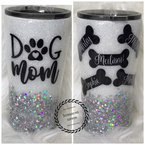 Mom Glitter Tumbler, Dog Mom Cup, Dog Mom Tumbler, Cup Dog, Glitter Rosa, Glitter Tumbler Cups, Vinyl Tumblers, Cup Crafts, Custom Tumbler Cups