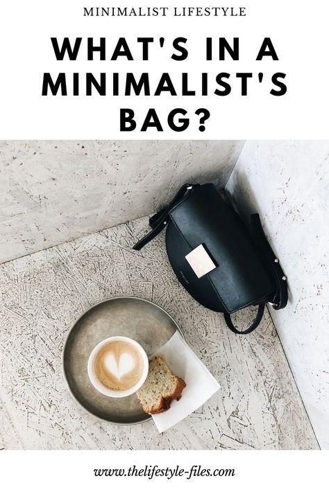 Whats In My Bag Minimalist, Minimalist Bags For Women, Minimal Purse Essentials, Minimal Handbag, Minimalist Bag Essentials, Minimalist Bags, Everyday Bags For Women, What's In My Bag Aesthetic, What Is In My Bag