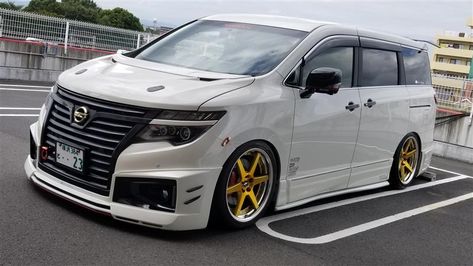 Nissan Elgrand, Mini Vans, Nissan Serena, Kei Car, Dream Future, Van Ideas, Nissan Quest, Cool Vans, Nissan Infiniti