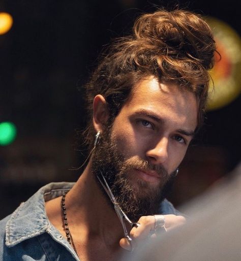 Men Ponytail, Mens Ponytail Hairstyles, Man Bun Hairstyles, Beard Lover, Beard Styles For Men, Man Bun, Corte De Cabelo Masculino, High Ponytail, Fashion For Men