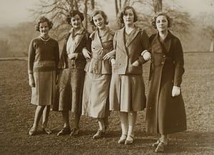 Duchess of Devonshire: The five Mitford sisters The Duchess Of Devonshire, Mitford Sisters, Nancy Mitford, Style Anglais, Louisa May Alcott, Weird Stories, Girl Gang, Mode Vintage, Persona