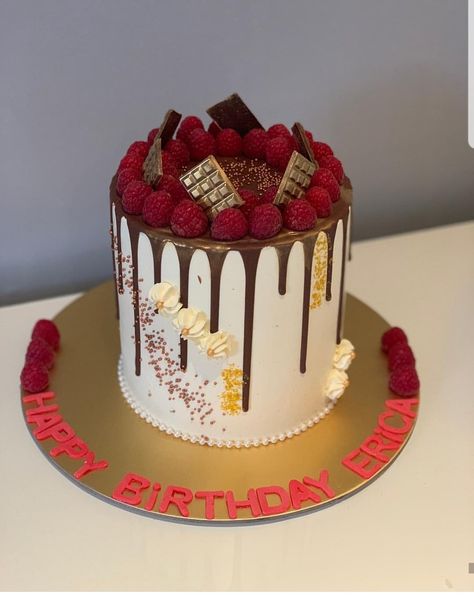 Red Velvet Drip Cake, Red Velvet Birthday Cake For Men, Red Velvet Birthday Cake, Bolo Red Velvet, Astrology Tattoo, Dad Birthday Cakes, Birthday Cakes For Men, Beautiful Birthday Cakes, Beautiful Birthday