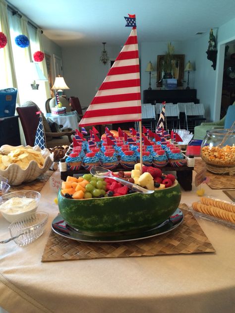 Fruit sailboat! Nautical Fruit Tray Ideas, Boat Snacks, Baby Shower Brunch Food, Baby Shower Nautical, Pirates Treasure, Fruit Board, Charlotte Baby, Ahoy Its A Boy, Nautical Themed Party