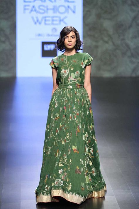 Saree Upcycle, For Wedding Guest Outfit, Lakme Fashion Week 2016, Wedding Guest Outfit Inspiration, Green Floor, Frock Fashion, India Dress, Long Gown Dress, Long Dress Design