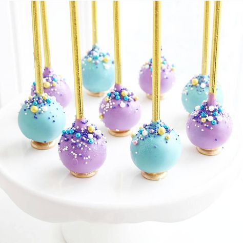 Aladdin & Princess Jasmine Cake Pops Princess Jasmine Cake, Mermaid Cake Pops, Princess Cake Pops, Jasmine Cake, Aladdin Cake, Aladdin Birthday Party, Princess Jasmine Birthday Party, Aladdin Party, Princess Jasmine Birthday