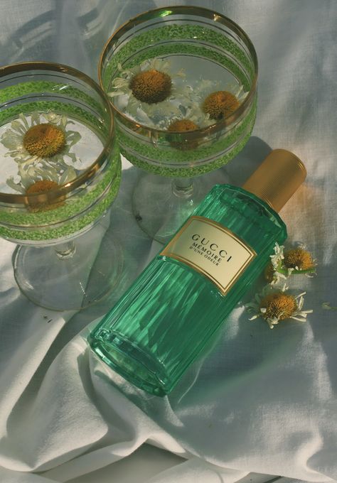 Often described as a fresh and unisex scent with aromatic and herbal elements. It contains notes of Roman chamomile, Indian coral jasmine, musk, cedarwood, and sandalwood. #Gucci #fall #parfum #perfume #fresh #luxury #itgirl #sandalwood Spray, Gucci, Beauty