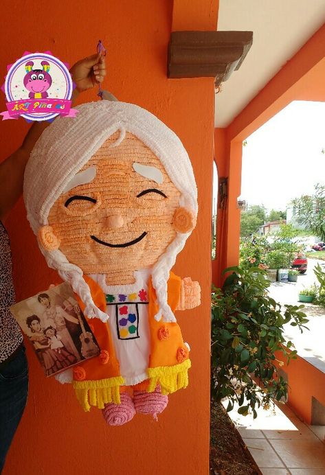 Piñata de mamá coco. Coco Movie Birthday Party, Coco Birthday, Coco Party, Coco Movie, Mexican Baby Shower, Mexican Birthday Parties, Deco Ballon, Mexican Party Decorations, Piñata Ideas