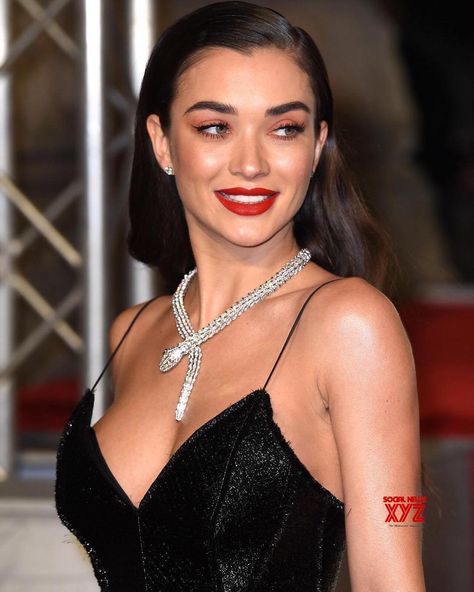 Saturn Girl, Amy Jackson, Bollywood Celebrities, Star Girl, Actress Photos, Look Fashion, Fashion Beauty, Black Dress, Make Up