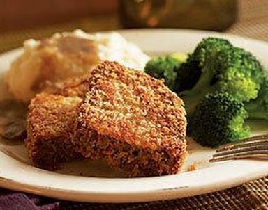 CRISPY FRIED MEATLOAF | Just A Pinch Recipes Fried Meatloaf, Baked Meatloaf, Leftover Meatloaf, Meatloaf Sandwich, Fine Cooking, Mushroom Gravy, Retro Diner, Bread Ingredients, Meatloaf Recipe