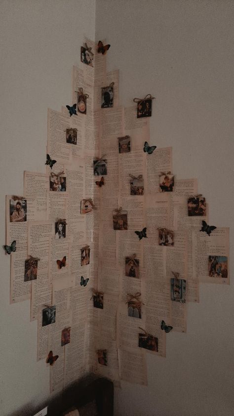 Butterfly Wall Bedroom, Book Page Accent Wall, Big Mirror Decor Ideas, Light Academia Wall Decor, Book Paper Wall, Newspaper Wall Decor, Room Diy Ideas, Vintage Classroom Decor, Book Page Wall