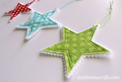 Holiday Fabric Crafts, Quilted Christmas Gifts, Fabric Christmas Decorations, Felt Stars, Christmas Sewing Patterns, Sewn Christmas Ornaments, Fabric Christmas Ornaments Patterns, Felt Star, Christmas Ornaments Patterns