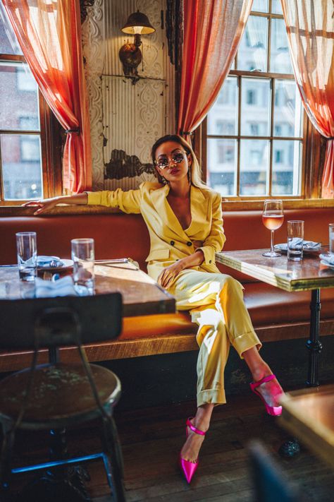 Fashion Blogger Photography, Mode Editorials, Yellow Suit, Blogger Photography, Blogger Street Style, Fashion Blogger Outfit, Blogger Outfits, Cute Spring Outfits, Fashion Blogger Style