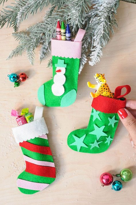 Make these mini no-sew stocking ornaments with your kids for Christmas this year! #ad @aleenesdiy Kids Stocking Craft, Christmas Stocking Crafts For Kids, Mini Christmas Stockings Diy, Stocking Crafts For Kids, Mini Stockings Diy, Felt Stockings Christmas Diy, Making Stockings Christmas Easy Diy, Mini Felt Stockings Christmas Diy, Class Christmas Gifts