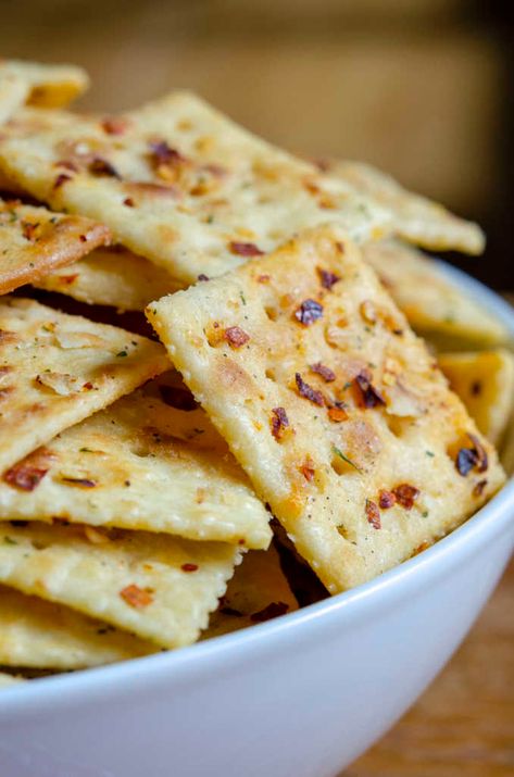 Alabama Fire Crackers | 12 Tomatoes Party Crackers Recipe, Spicy Ranch Crackers Recipe, Spicy Ranch Crackers, Ranch Crackers Recipe, Spicy Crackers Recipe, Saltine Cracker Recipes, Ranch Crackers, Spicy Crackers, Homemade Crackers Recipe