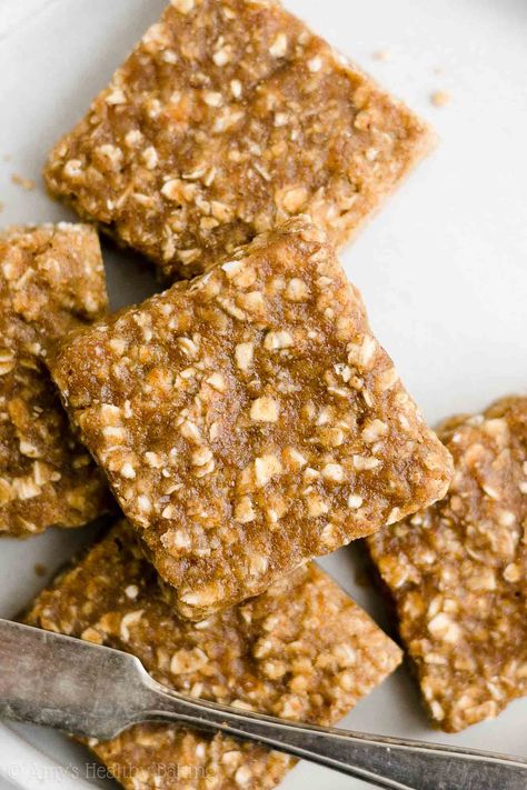 Granola Bars With Almond Butter, Honey Oat Bars Healthy, Almond Butter Healthy Snacks, Almond Butter Bars Healthy, Almond Butter Recipe Breakfast, Almond Butter Oatmeal Bars, Oat Bar Recipe, Almond Butter Breakfast, Healthy Oat Bars