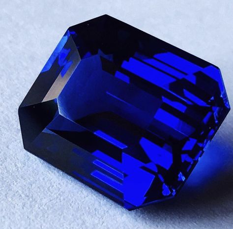 Saphire Aesthetic Gem, Sapphire Stones Aesthetic, Blue Sapphire Aesthetic, Blue Sapphire Jewelry, Princess Jewelry, Gem Diamonds, Mineral Stone, Colored Gems, Minerals And Gemstones