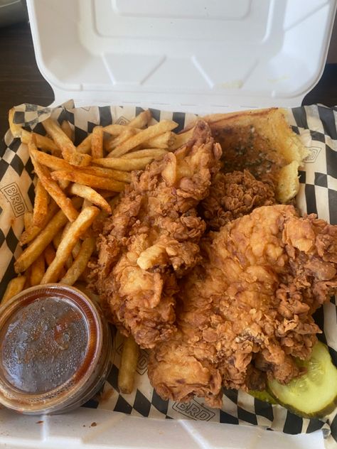 Chicken tender box with fries, garlic bread, and pickles Chicken Tenders Aesthetic, Bbq Tenders, Chicken Tenders And Fries, Dr Food, Chicken Boxes, Chicken Tender, Chicken Ideas, Waffle Fries, Yummy Comfort Food