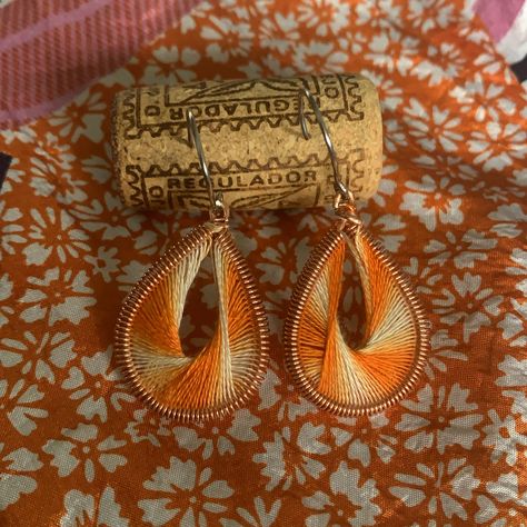 Orange Embroidery, Thread Earrings, Wire Work Jewelry, Work Jewelry, Wire Frame, Wire Work, Embroidery Thread, Copper Wire, Thread