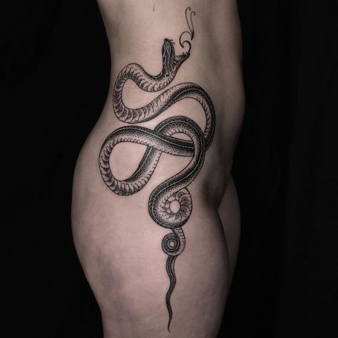 Illustrative Blackwork, Side Hip Tattoos, Tattoo Snake, Hip Tattoos Women, London Tattoo, Thigh Tattoos Women, Dot Work Tattoo, Hot Tattoos, Life Aesthetic