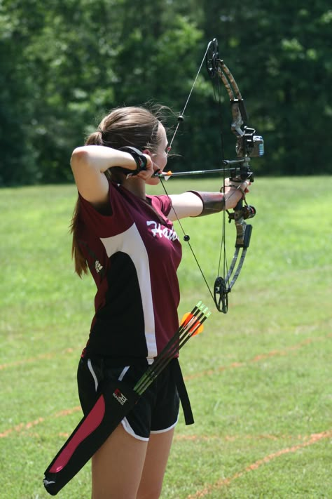 Compound Archery Aesthetic, Archery Sport Aesthetic, Archery Girl Aesthetic, Archery Aesthetic Female, Archery Aesthetic Modern, District 4 Aesthetic, Aesthetic Archery, Bow And Arrow Girl, Archery Photography