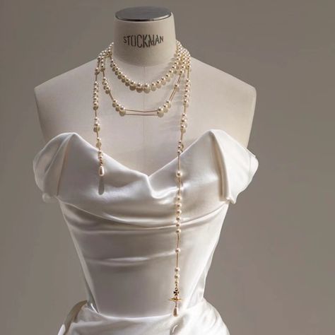 AUTH-Vivienne Westwood Broken pearl necklace Silver Pearl Necklace Vivienne Westwood, Vivienne Westwood Pearls, Broken Pearl Necklace, Westwood Pearl Necklace, Necklace Vivienne Westwood, Vivienne Westwood Pearl Necklace, Pearl Necklace Outfit, Vivienne Westwood Accessories, Vivienne Westwood Necklace