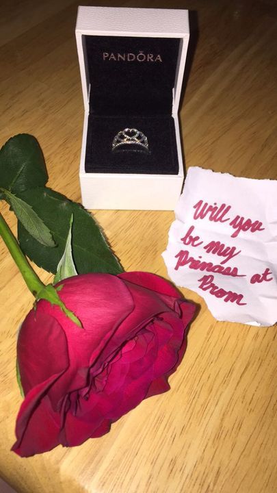 Proposal Ideas Disney, Pandora Princess Ring, Creative Prom Proposal Ideas, Ring Dance, Cute Promposals, Prom Props, Country Prom, Funny Prom, Cute Homecoming Proposals