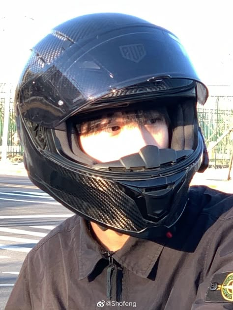 Biker Helmet Reference, Biker Pose Reference, Motorcycle Helmet Reference, Taking Off Helmet Pose, Biker Helmet Aesthetic, Helmet Drawing Reference, Biker Reference, Motorcycle Helmet Aesthetic, Biker Pose