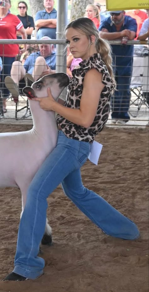 Fair Showing Hairstyles, Livestock Showing Hairstyles, Lamb Show Outfits, Showmanship Hairstyles, Livestock Hairstyles, Showing Outfits Livestock, Stock Show Outfits Cattle, Show Cattle Outfits, 4h Show Outfits