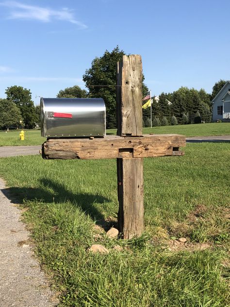 Rural Mailbox Ideas Posts, Rustic Mailbox Ideas Wood, Country Mailbox Ideas Rustic, Rural Mailbox Ideas, Farmhouse Mailbox Ideas Diy, Rustic Mailbox Ideas, Country Mailbox Ideas, Rustic Letterbox, Mailbox Landscape