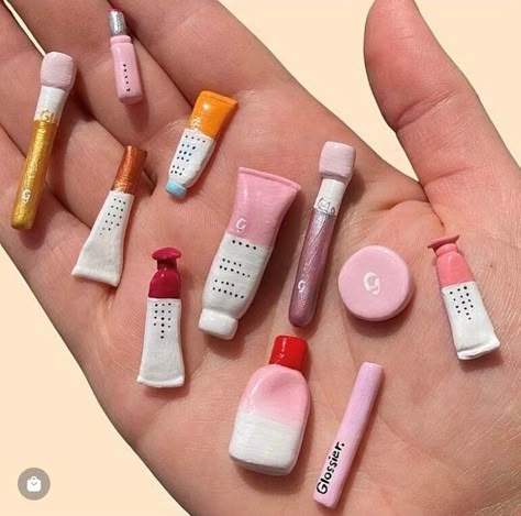 @meg_miles Mini Top Shelf Glossier products! Glossier Products, Miniature Items, Sephora Skin Care, Mini Craft, Mini Makeup, Pretty Skin Care, Mini Top, Skin Care Items, Fun Easy Crafts