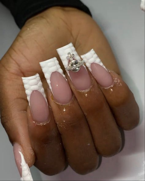 Baddie Acrylic Nails, Acrylic Nails Aesthetic, Aesthetic Acrylic Nails, College Nails, Bedazzled Nails, Hard Nails, Cute Simple Nails, Aesthetic Nails, Nails Aesthetic