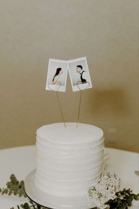 #caketopper #weddingideas #weddingplanning #weddingcakeideas #weddingcake Photo Wedding Cake Topper, Cake Topper Polaroid, Minimalist Cake Topper Wedding, Wedding Cake With Photos, Simple Cake Designs Wedding, Small White Cake Wedding, Simplest Wedding Ideas, 1 Tiered Wedding Cake, Minimalist Wedding Cake Topper