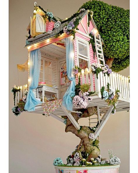 The Tree House 3.0 (commission for @rosannadebellis  in 2015) Neo Blythe doll Scale  #customart #customblythe #customdoll… Blythe Doll House, Blythe House, Dollhouse Inspiration, Doll Diorama, Tree House Diy, Dollhouse Diy, Doll Room, Mini Dollhouse, Model City