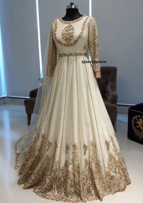 Pishwas Pakistani Wedding, Nikha Dresses Pakistani, Pakistani Gowns, Nikah Dresses, Nikkah Outfit, Eid Outfit Ideas, Nikah Dress, Party Wear Gowns, Function Dresses