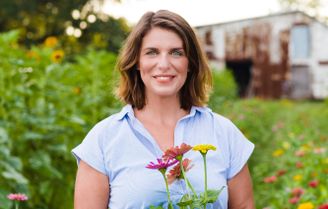 Chef Vivian Howard is coming to Syracuse in November for WCNY's Taste of Fame dinner. The Chef Show, Chef Genevieve Lamonaca, Chef And The Farmer, Vivian Howard, Chef Michael Smith, Farmer Recipes, Chef Eduardo Garcia, Chef Life, Fine Dining Restaurant