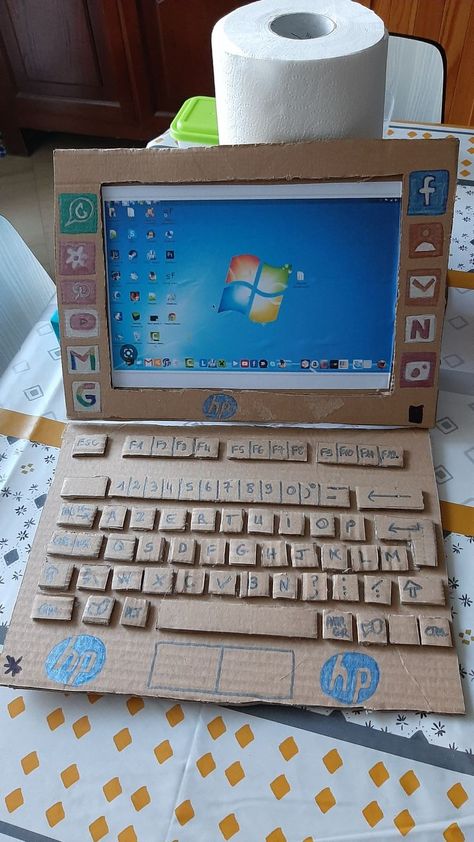 Cardboard Computer Diy, Paper Laptop Craft, Cardboard Computer, Easy Kids Art Projects, Cardboard Crafts Kids, Computer Diy, Computer Projects, Cardboard Crafts Diy, Funny Fruit