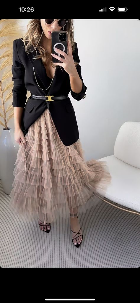 Bubble Dress Outfit Style, Ruffle Tulle Skirt Outfit, Blazer And Tulle Skirt, Black Tulle Skirt Outfit Classy, Tulle Skirt Outfit Winter, Black Tulle Skirt Outfit, What To Wear To Church, Photo Glamour, Tulle Skirts Outfit