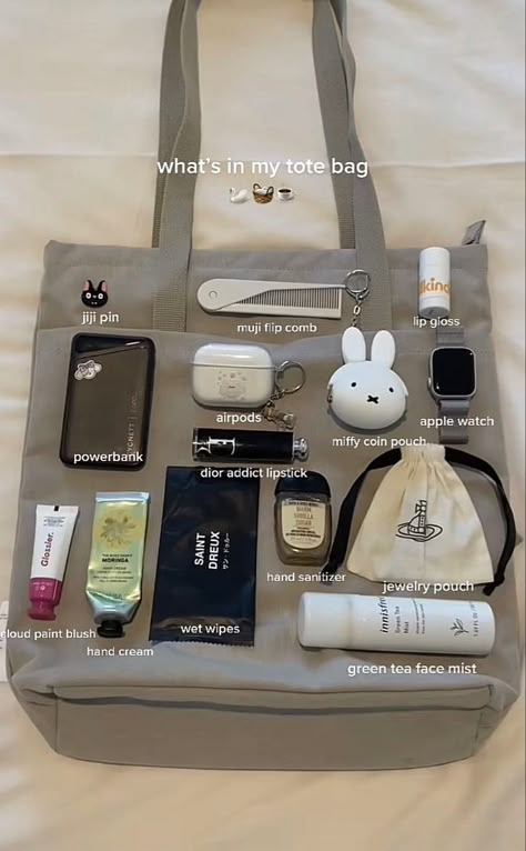 Schul Survival Kits, Summer Bag Essentials, Studie Hacks, Dior Addict Lipstick, Everyday Bag Essentials, Green Tea Face, School Bag Essentials, Backpack Essentials, Travel Bag Essentials