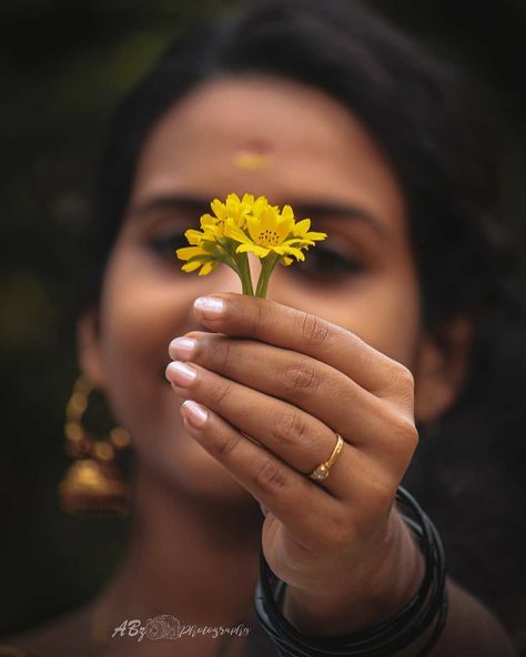 Onam Shoot, Traditional Pics, Actors Illustration, Marriage Photography, Classical Dance, Black Background Wallpaper, Black Background Images, Indian Photoshoot, Best Background Images