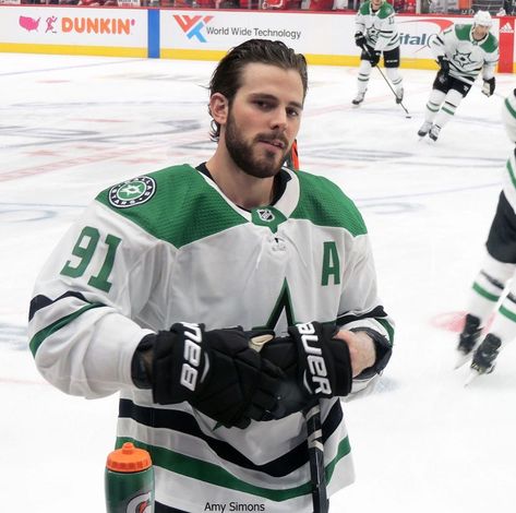 Philadelphia Flyers Hockey, Dallas Stars Hockey, Hockey Guys, Flyers Hockey, Hot Hockey Players, Stars Hockey, Dc 10, Jonathan Toews, Tyler Seguin