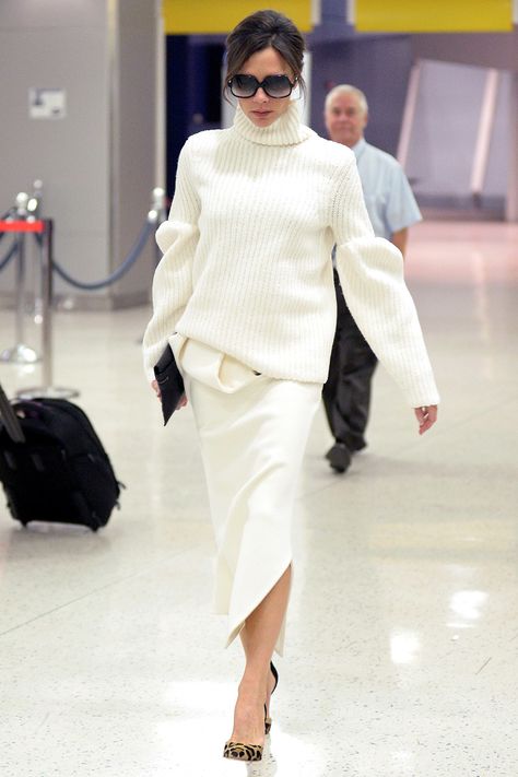 Victoria Beckham rocking Victoria Beckham | December 18, 2015 Style Victoria Beckham, Style Année 20, Leopard Print Pumps, Victoria Beckham Outfits, Victoria Beckham Style, Gucci Dress, Ribbed Turtleneck Sweater, 가을 패션, Fashion 2017